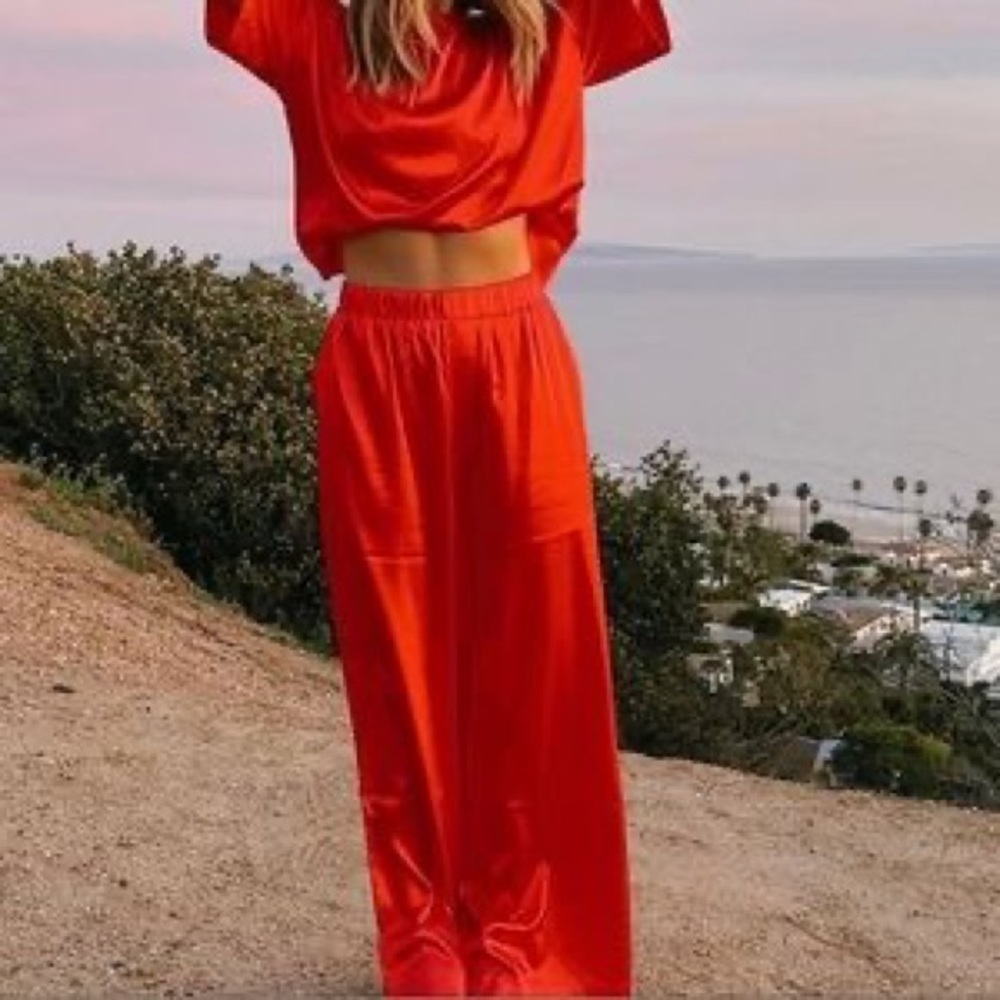 Daily Drills silky resort pants red. Size xsmall